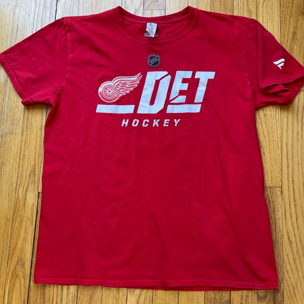 Detroit Red Wings Hockey T-Shirt NHL Authentic. Sz Large 100% Cotton